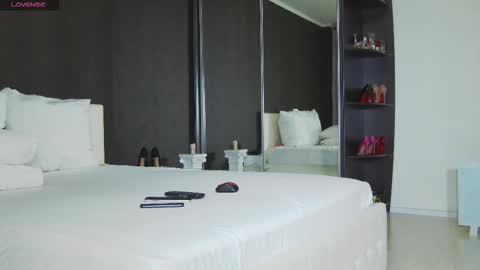 Helen online show from October 7, 2025, 12:46 pm