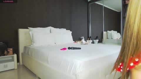 Helen online show from November 3, 2025, 12:46 am