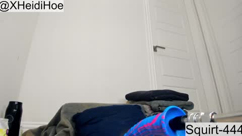 Snapshot of heidiandfriends chatting on November 17, 2025, 3:45 am Manyvids online show from November 17, 2025, 3:45 am