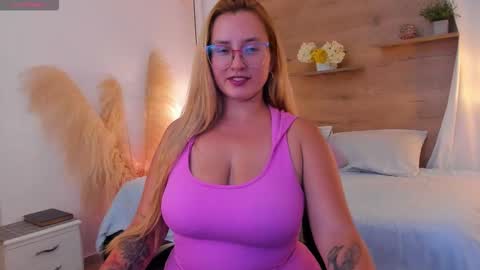 Snapshot of heidishayk chatting on September 10, 2025, 7:36 pm ANTARA REY online show from September 10, 2025, 7:36 pm
