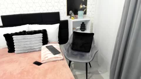 Snapshot of heidixcutie chatting on February 17, 2025, 10:51 am Heidi online show from February 17, 2025, 10:51 am