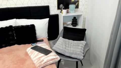 Snapshot of heidixcutie chatting on February 18, 2025, 4:48 am Heidi online show from February 18, 2025, 4:48 am