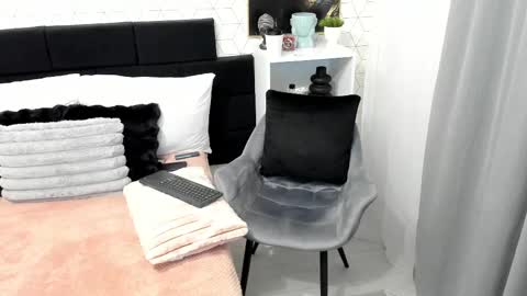 Snapshot of heidixcutie chatting on February 20, 2025, 5:01 am Heidi online show from February 20, 2025, 5:01 am