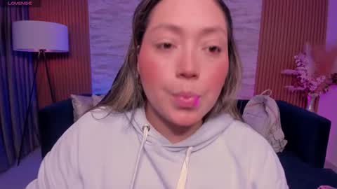 Heidy online show from November 5, 2025, 3:17 am