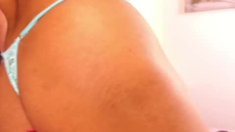 Snapshot of heily_fox chatting on October 10, 2025, 3:38 am HEILY online show from October 10, 2025, 3:38 am