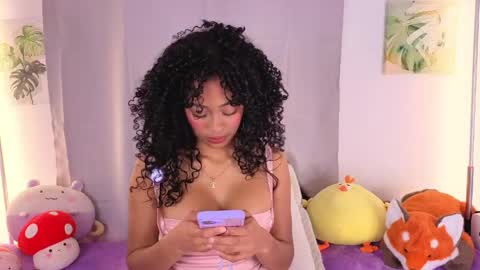 Snapshot of heily_fox chatting on May 17, 2026, 12:19 am HEILY online show from May 17, 2026, 12:19 am