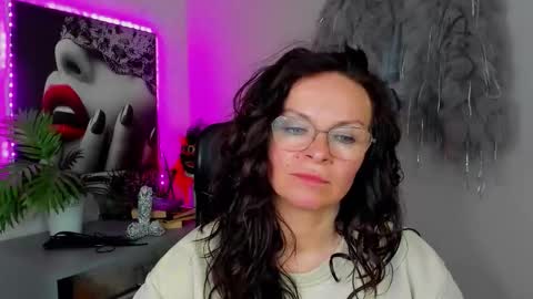 Snapshot of helen_79 chatting on April 15, 2026, 2:57 pm Helen online show from April 15, 2026, 2:57 pm
