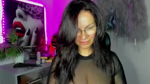 Snapshot of helen_79 chatting on April 18, 2026, 5:55 am Helen online show from April 18, 2026, 5:55 am