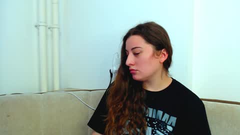 helen_adams_ online show from December 2, 2024, 11:01 am