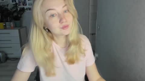 Snapshot of helen_angel_girl chatting on October 18, 2025, 5:10 am Helen sven online show from October 18, 2025, 5:10 am