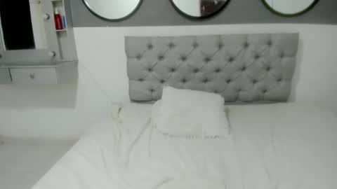 Snapshot of helen_curly chatting on January 24, 2025, 2:30 pm helen_curly online show from January 24, 2025, 2:30 pm