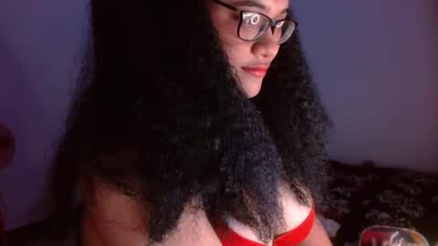 Snapshot of helena_grant chatting on January 7, 2025, 3:02 pm Helena online show from January 7, 2025, 3:02 pm