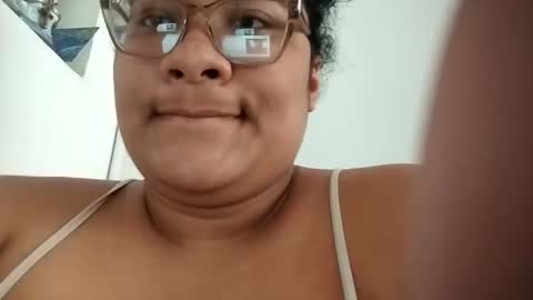 Snapshot of helena_grant chatting on February 5, 2026, 7:18 pm Helena online show from February 5, 2026, 7:18 pm