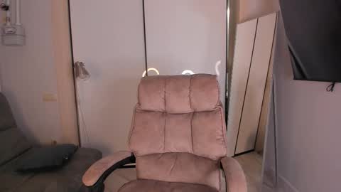 Helen online show from November 21, 2025, 3:54 pm