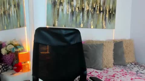 Helena Santos  online show from October 22, 2025, 11:21 am