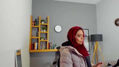 Snapshot of helenaduque_ chatting on December 15, 2025, 11:47 am Helena online show from December 15, 2025, 11:47 am