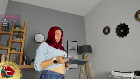 Snapshot of helenaduque_ chatting on December 18, 2025, 11:49 am Helena online show from December 18, 2025, 11:49 am