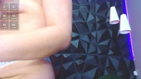 Helena Saenz online show from December 2, 2025, 12:32 pm