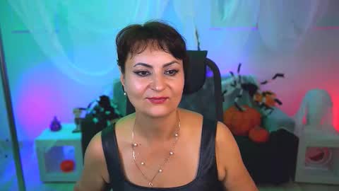 Snapshot of helenbeler chatting on October 24, 2025, 2:35 pm helenbeler online show from October 24, 2025, 2:35 pm