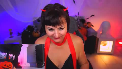 Snapshot of helenbeler chatting on October 30, 2025, 12:17 pm helenbeler online show from October 30, 2025, 12:17 pm