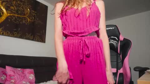 Helenn online show from May 1, 2026, 1:43 am