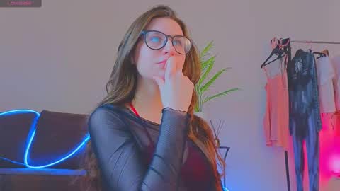 Snapshot of helenmann_ chatting on March 3, 2025, 9:11 am online show from March 3, 2025, 9:11 am