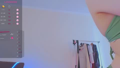 Snapshot of helenmann_ chatting on March 6, 2025, 11:47 am online show from March 6, 2025, 11:47 am