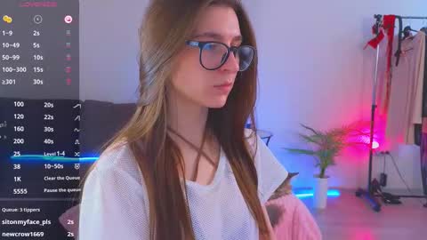 Snapshot of helenmann_ chatting on March 12, 2025, 9:55 am online show from March 12, 2025, 9:55 am