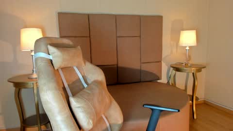 Helen or Hells online show from April 1, 2026, 1:01 pm