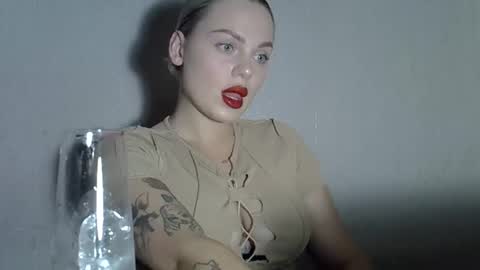 helga_now online show from October 4, 2025, 8:07 pm