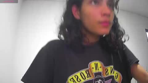 Snapshot of helia_n_amy chatting on December 22, 2024, 5:45 am Helia Transfem and Amy online show from December 22, 2024, 5:45 am