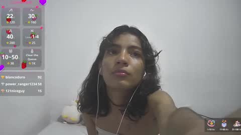 Snapshot of helia_n_amy chatting on January 6, 2025, 6:10 pm Helia Transfem and Amy online show from January 6, 2025, 6:10 pm