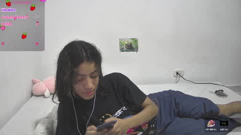 Snapshot of helia_n_amy chatting on January 14, 2025, 3:01 am Helia Transfem and Amy online show from January 14, 2025, 3:01 am