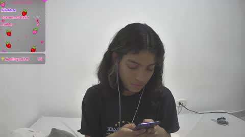Snapshot of helia_n_amy chatting on January 14, 2025, 6:02 am Helia Transfem and Amy online show from January 14, 2025, 6:02 am