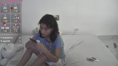 Snapshot of helia_n_amy chatting on January 16, 2025, 6:27 pm Helia Transfem and Amy online show from January 16, 2025, 6:27 pm