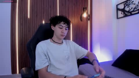 helios_obscuro online show from September 29, 2025, 1:38 pm