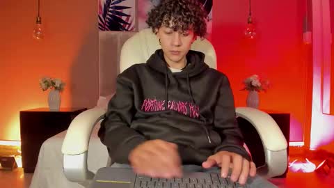 helios_obscuro online show from November 9, 2025, 3:05 am