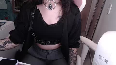 Snapshot of hell_666_xxx chatting on January 18, 2025, 10:17 pm cher online show from January 18, 2025, 10:17 pm