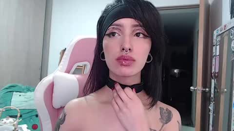 Snapshot of hell_666_xxx chatting on January 19, 2025, 1:21 am cher online show from January 19, 2025, 1:21 am