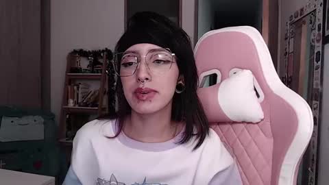 Snapshot of hell_666_xxx chatting on January 19, 2025, 4:22 am cher online show from January 19, 2025, 4:22 am