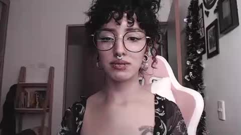 Snapshot of hell_666_xxx chatting on February 28, 2025, 1:37 am cher online show from February 28, 2025, 1:37 am