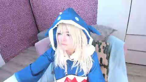 Laura online show from July 11, 2026, 3:42 am