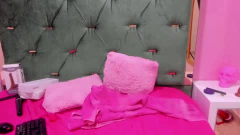 Hellen  online show from December 16, 2024, 5:11 pm