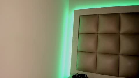 Snapshot of hellen__smith_ chatting on February 15, 2026, 7:51 am hellen__smith_ online show from February 15, 2026, 7:51 am