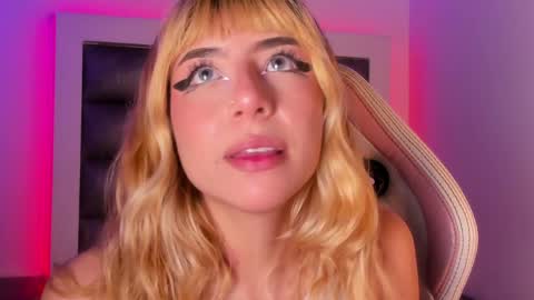 hellen__smith_ online show from March 30, 2026, 8:43 pm