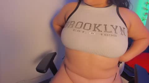 Snapshot of hellen__smith_ chatting on April 27, 2026, 6:55 am hellen__smith_ online show from April 27, 2026, 6:55 am