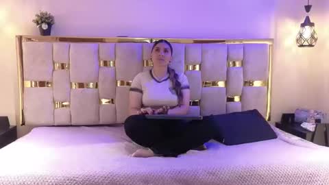 Hellen.  online show from March 25, 2026, 11:49 am