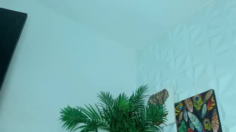 hellen     online show from November 18, 2025, 5:17 pm