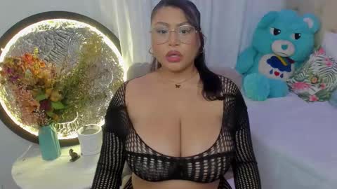 Snapshot of hellenamazing chatting on March 10, 2026, 4:28 am hellenamazing online show from March 10, 2026, 4:28 am