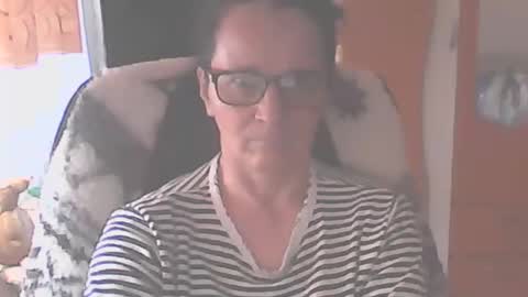 hellenmarie online show from February 16, 2026, 11:17 am